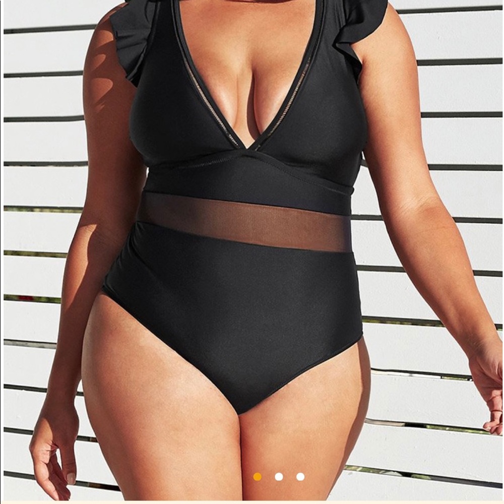 CUPSHE black plunge plus bathing suit